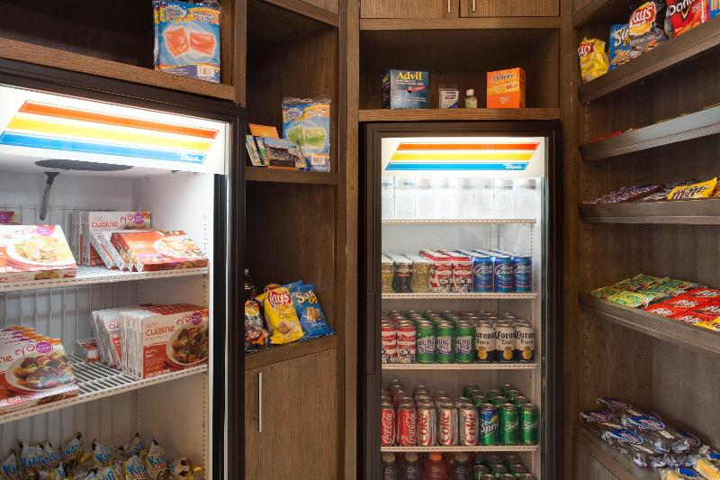 בית מלון כפרי Holiday Inn Express & Suites Naples Downtown   5th Avenue, An Ihg