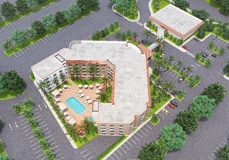 בית מלון כפרי Holiday Inn Express & Suites Naples Downtown   5th Avenue, An Ihg