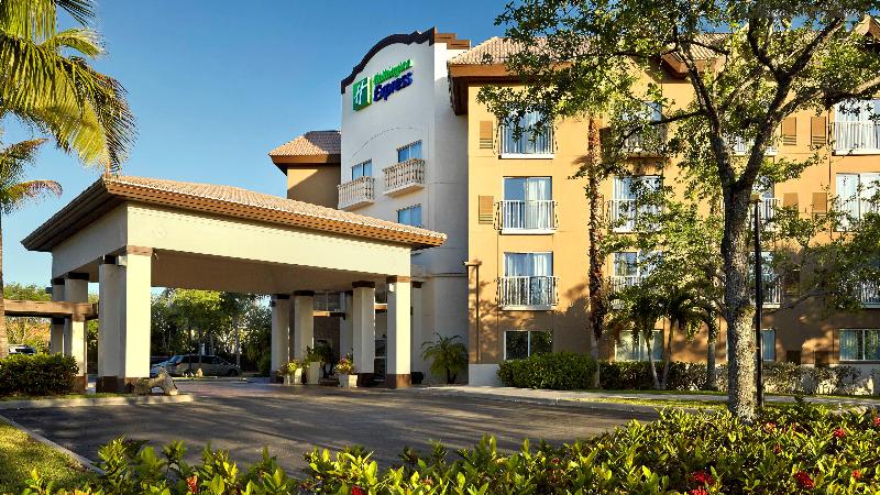בית מלון כפרי Holiday Inn Express & Suites Naples Downtown   5th Avenue, An Ihg