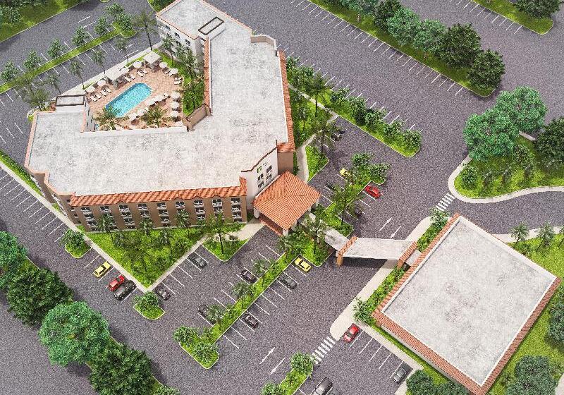 בית מלון כפרי Holiday Inn Express & Suites Naples Downtown   5th Avenue, An Ihg