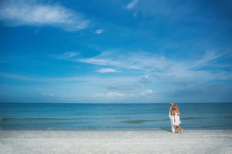 בית מלון כפרי Holiday Inn Express & Suites Naples Downtown   5th Avenue, An Ihg