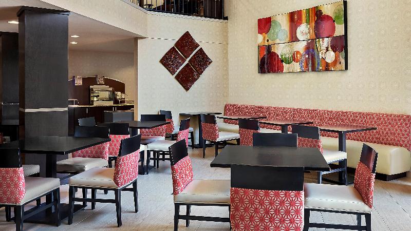 בית מלון כפרי Holiday Inn Express & Suites Naples Downtown   5th Avenue, An Ihg