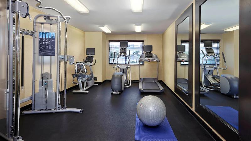 בית מלון כפרי Holiday Inn Express & Suites Naples Downtown   5th Avenue, An Ihg