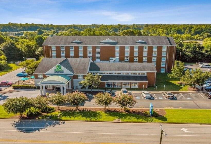 Отель Holiday Inn Express Williamsburg North, An Ihg