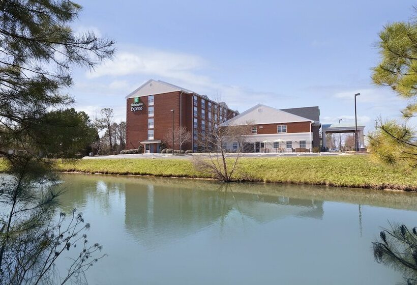 Отель Holiday Inn Express Williamsburg North, An Ihg