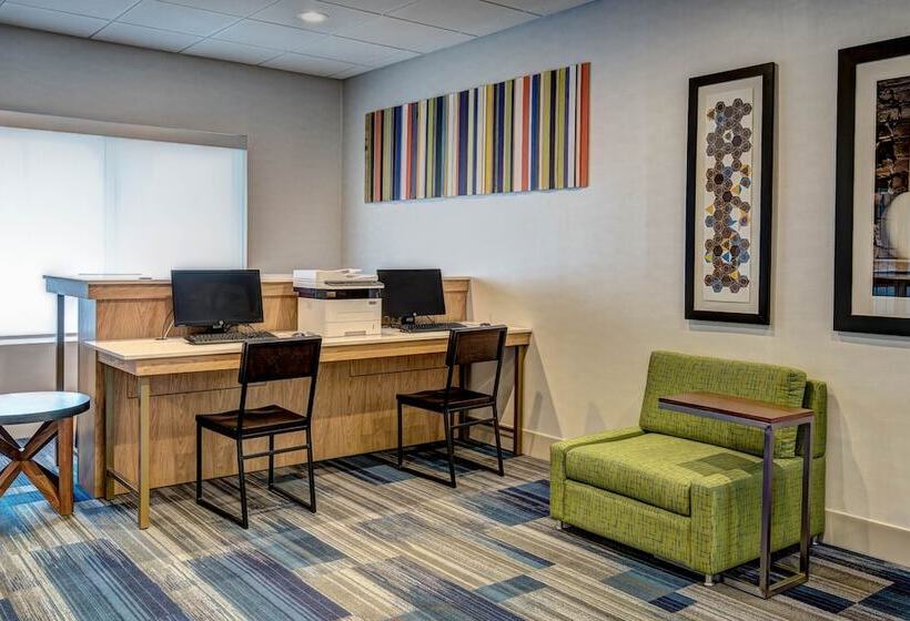 فندق Holiday Inn Express Woodbridge, An Ihg