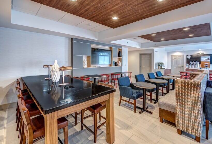 فندق Holiday Inn Express Woodbridge, An Ihg