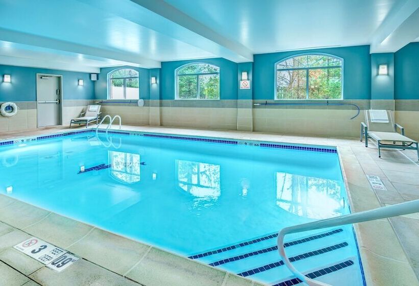 فندق Holiday Inn Express Woodbridge, An Ihg