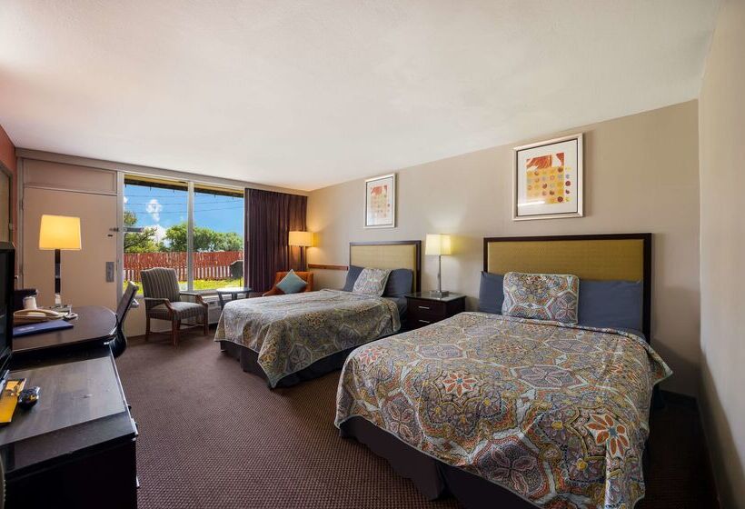 فندق Knights Inn Oakley