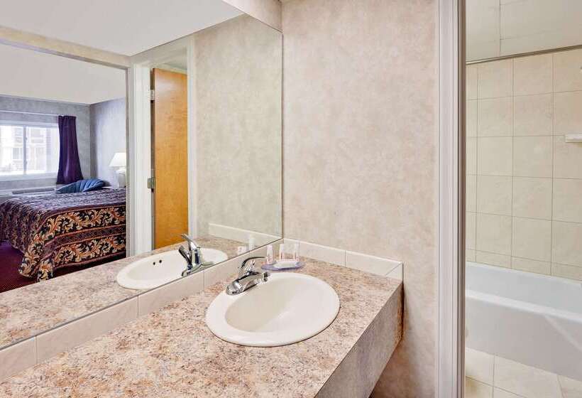 酒店 Knights Inn Traverse City