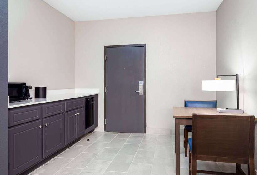 فندق La Quinta Inn & Suites By Wyndham Augusta Fort Eisenhower