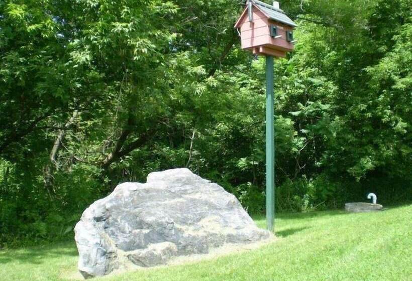 فندق Ladd Brook Inn