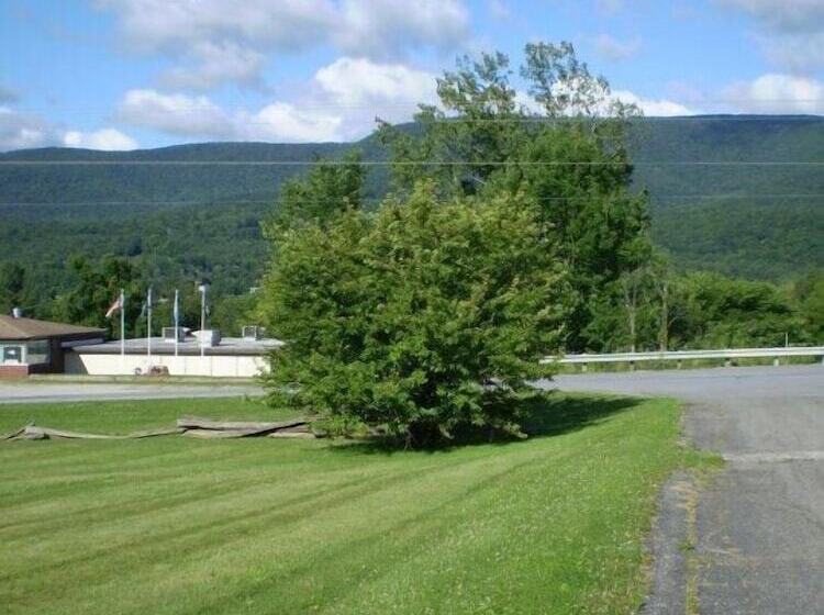 فندق Ladd Brook Inn