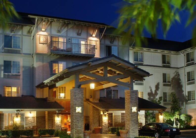 בית מלון כפרי Larkspur Landing Extended Stay Suites Hillsboro