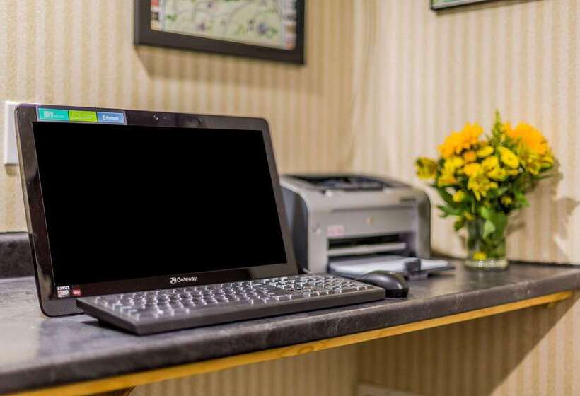 فندق Quality Inn Hyde Park   Poughkeepsie North