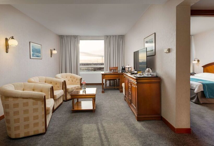 هتل Ramada By Wyndham Bucharest Parc