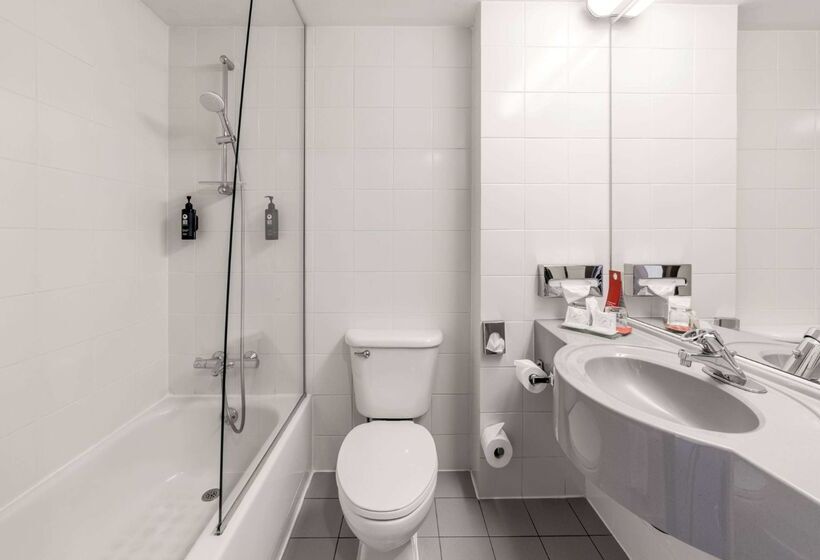 هتل Ramada By Wyndham Bucharest Parc