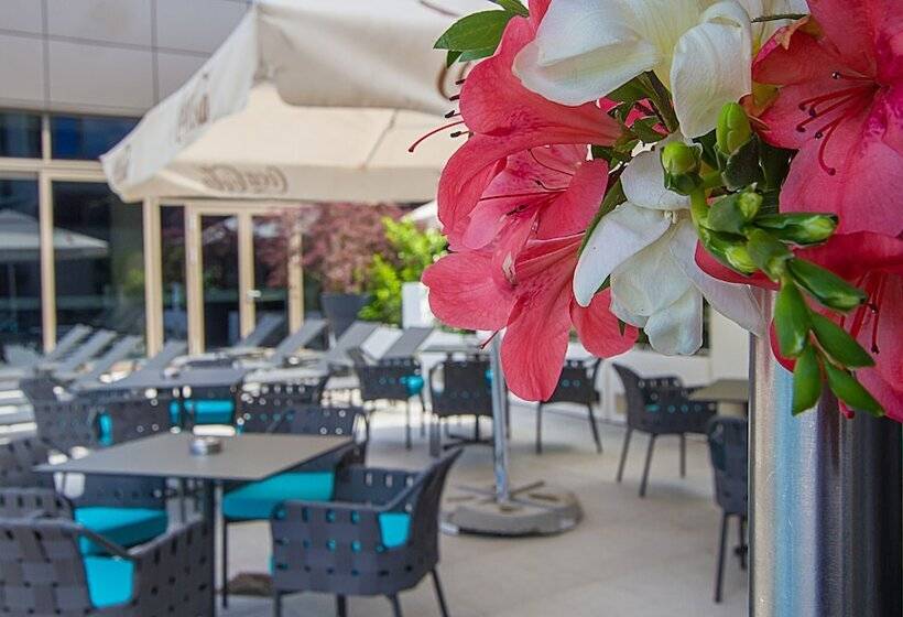 هتل Ramada By Wyndham Bucharest Parc