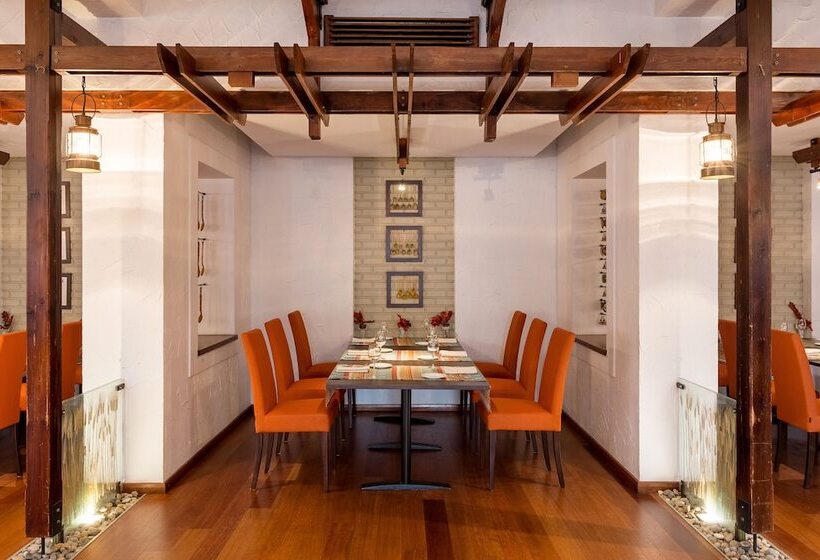 هتل Ramada By Wyndham Bucharest Parc