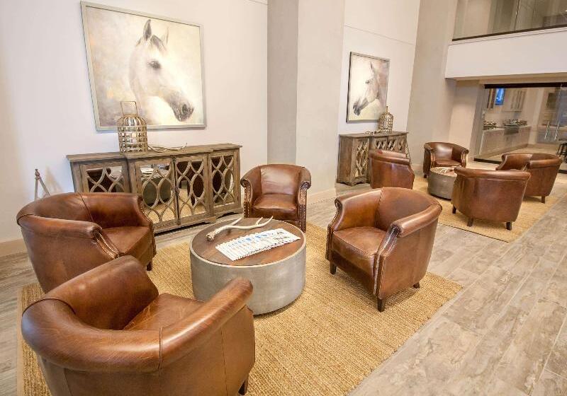 Отель Renovo Des Moines Urbandale,tapestry Collection Hilton