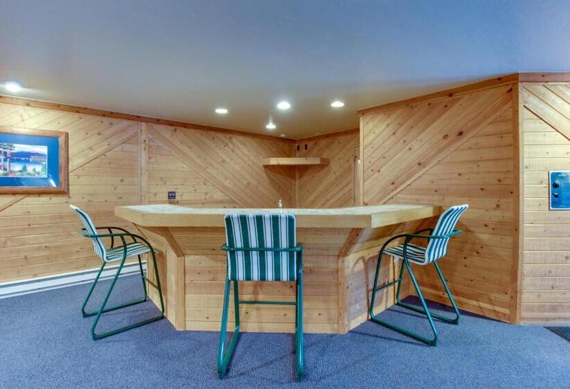 בית מלון כפרי Snowdance Manor 205