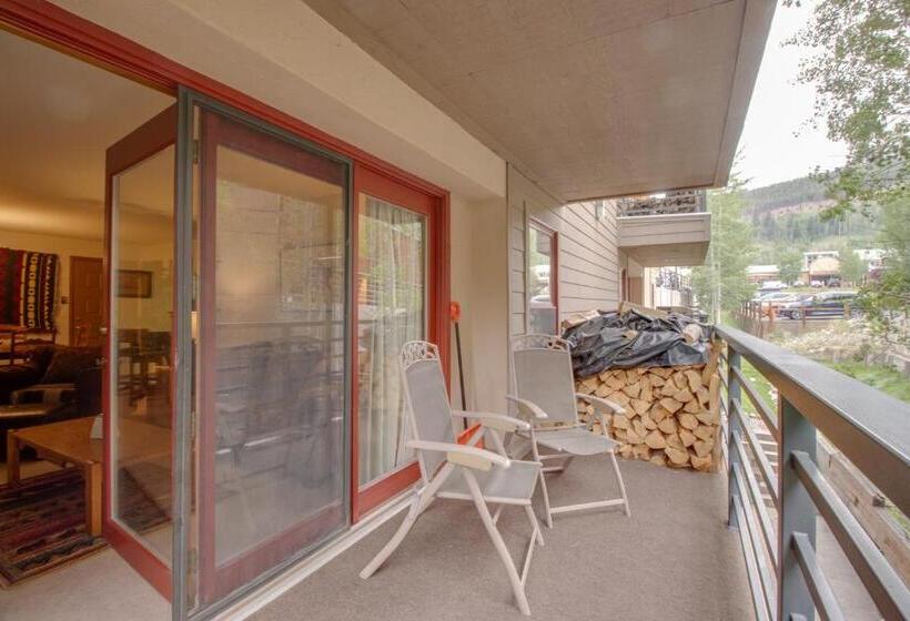 בית מלון כפרי Snowdance Manor 205