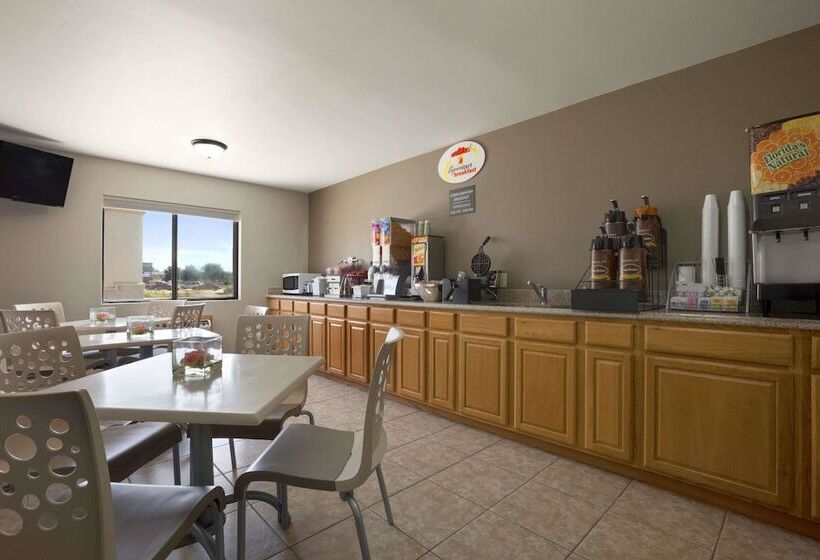 فندق Super 8 By Wyndham Fremont Ne