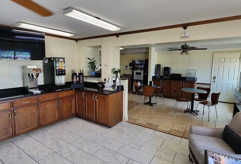 فندق Super 8 By Wyndham West Memphis