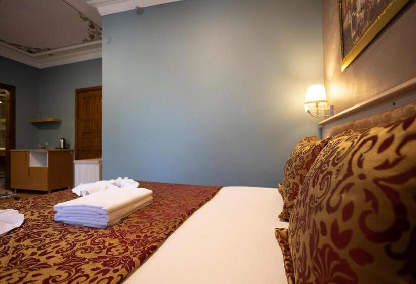 هتل Tashkonak Studio Suites