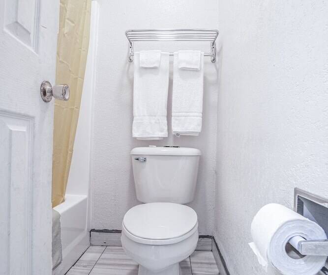 בית מלון כפרי Texas Inn San Benito Near Harlingen