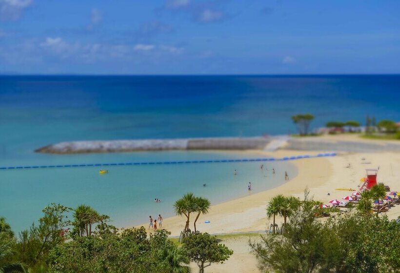 בית מלון כפרי The Beach Tower Okinawa
