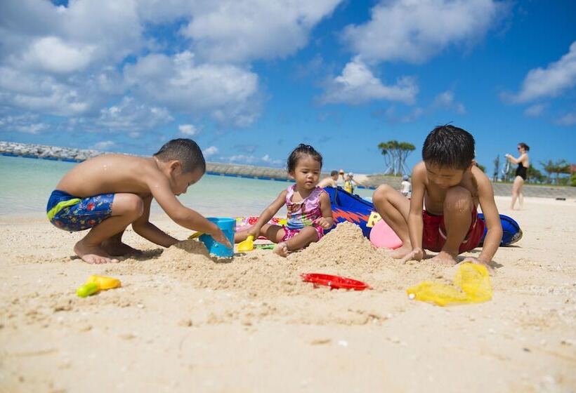 בית מלון כפרי The Beach Tower Okinawa