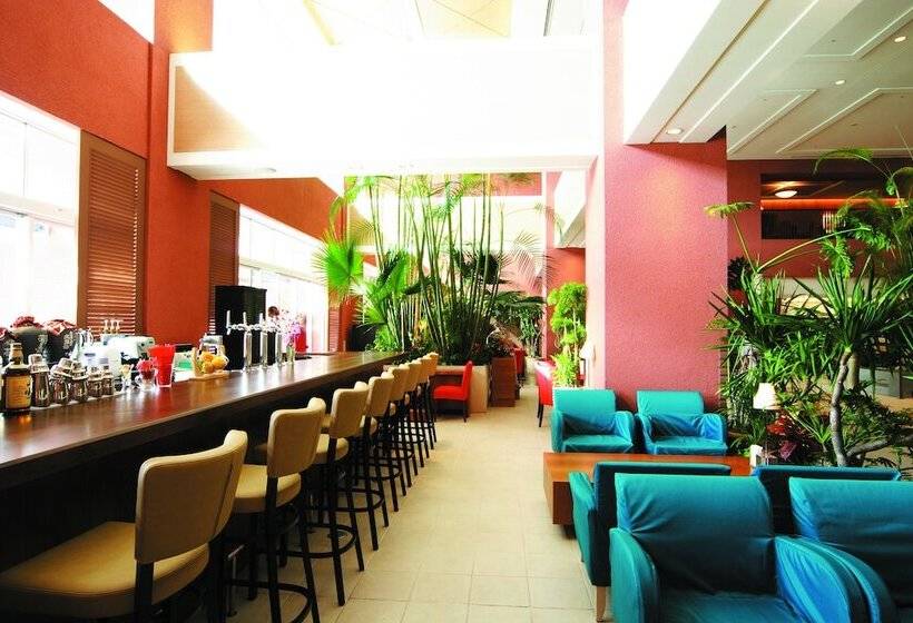 בית מלון כפרי The Beach Tower Okinawa