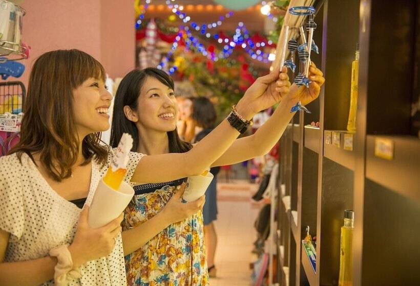 בית מלון כפרי The Beach Tower Okinawa