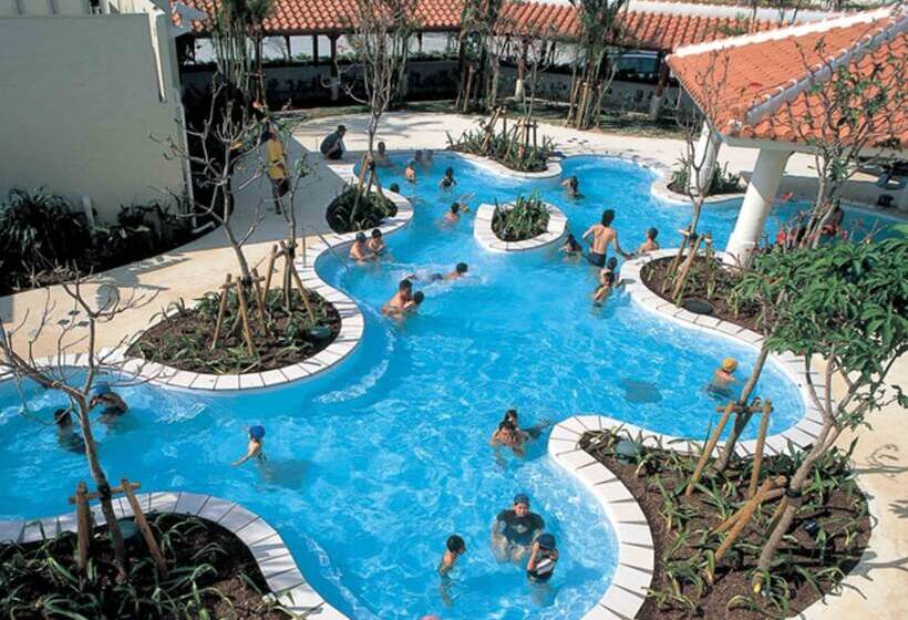 בית מלון כפרי The Beach Tower Okinawa