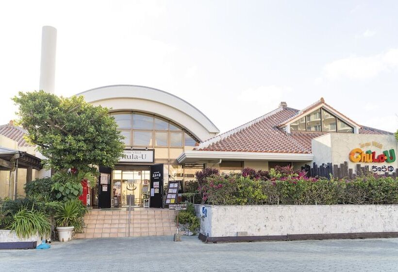 בית מלון כפרי The Beach Tower Okinawa