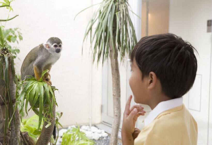 בית מלון כפרי The Beach Tower Okinawa