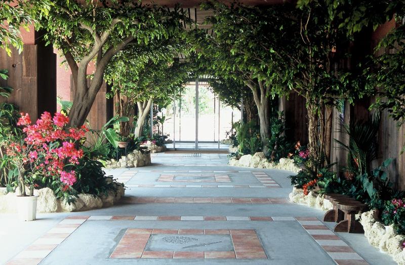 בית מלון כפרי The Beach Tower Okinawa