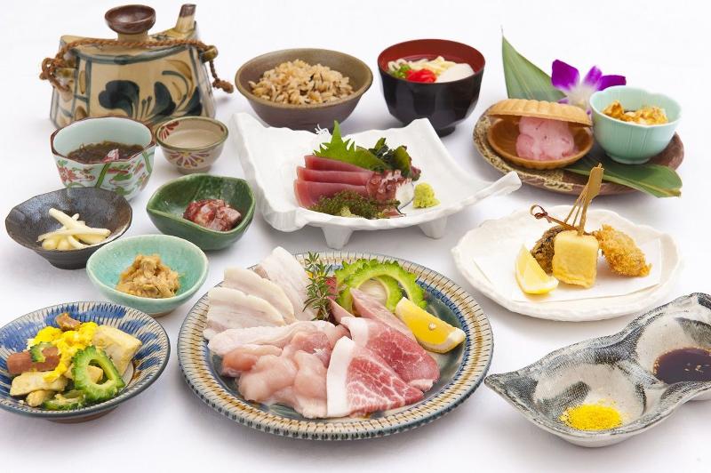 בית מלון כפרי The Beach Tower Okinawa