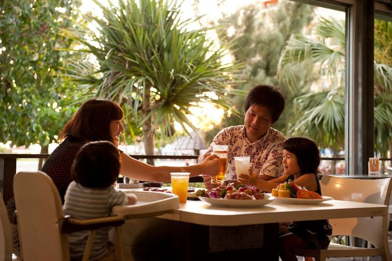 בית מלון כפרי The Beach Tower Okinawa