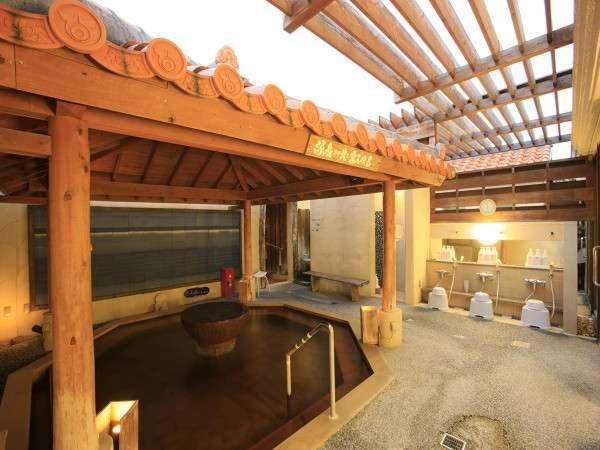 בית מלון כפרי The Beach Tower Okinawa