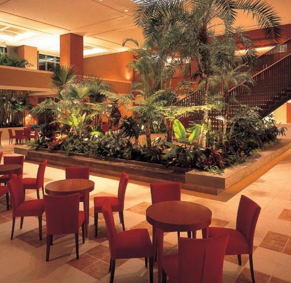 בית מלון כפרי The Beach Tower Okinawa