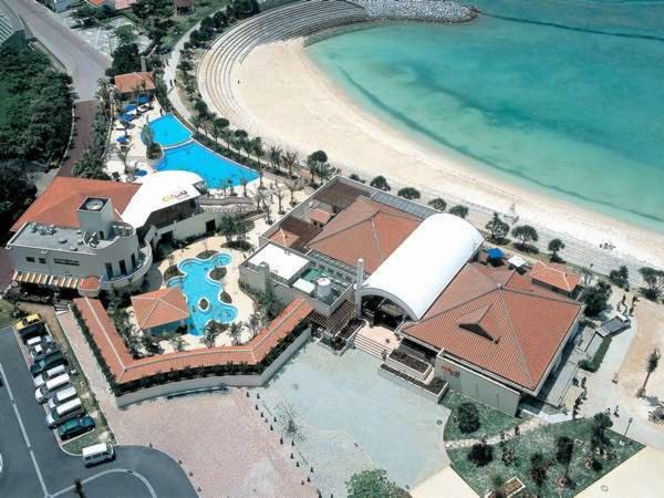בית מלון כפרי The Beach Tower Okinawa