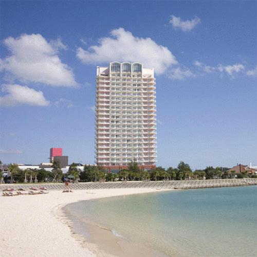 בית מלון כפרי The Beach Tower Okinawa