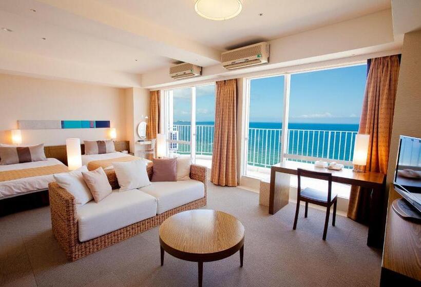 בית מלון כפרי The Beach Tower Okinawa