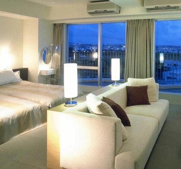 בית מלון כפרי The Beach Tower Okinawa