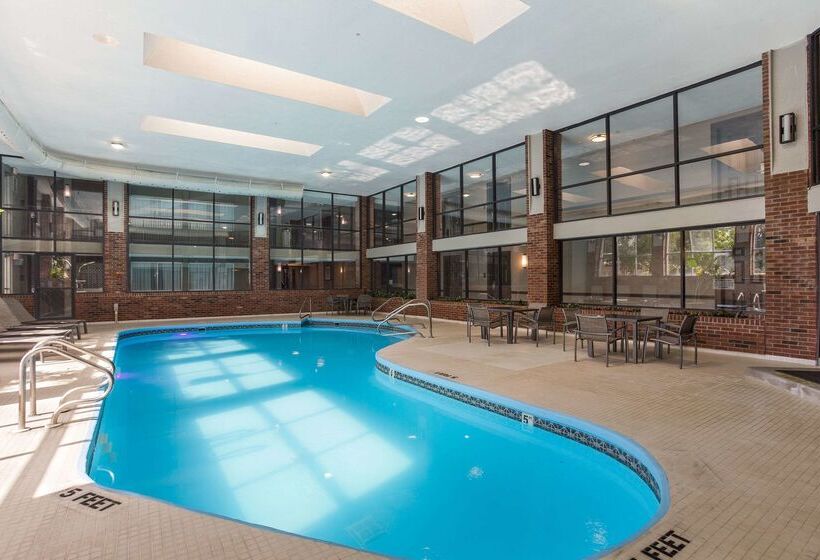 The Clover Hotel, Ascend Hotel Collection