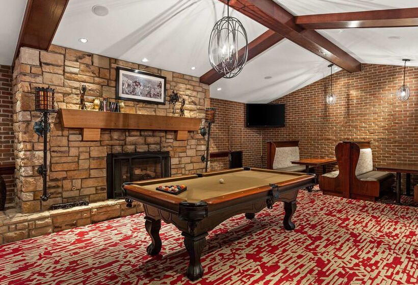 The Clover Hotel, Ascend Hotel Collection