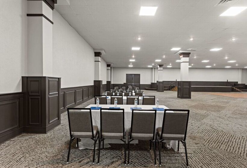 The Clover Hotel, Ascend Hotel Collection