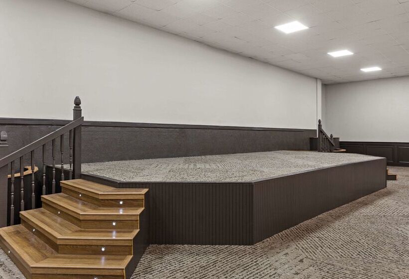 The Clover Hotel, Ascend Hotel Collection